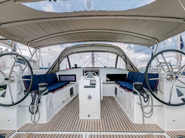 Segelboot mit oder ohne Skipper Jeanneau mieten in Gouviá