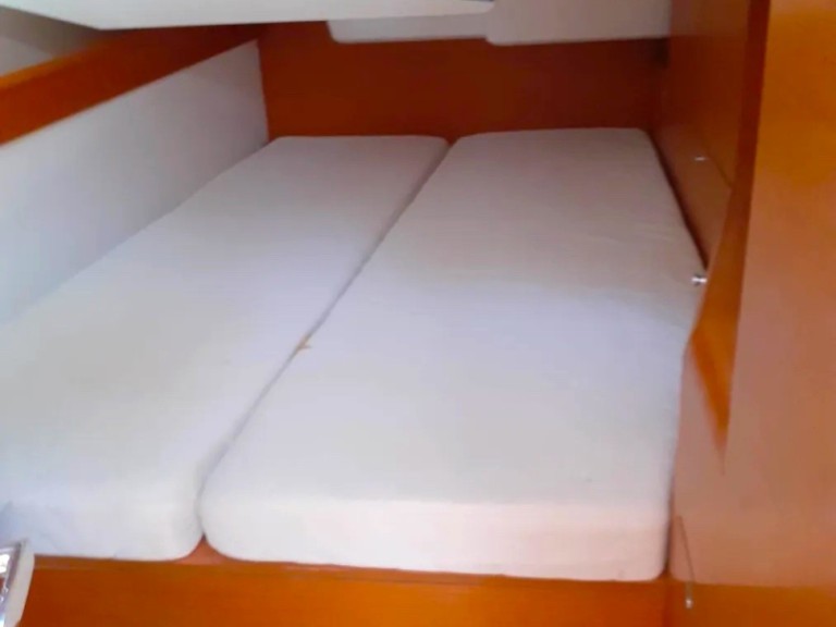 Jeanneau Sun Odyssey 479 Full refit 2024 ( new Bimini - Spray hood - new exterior cushions - new outboard ) mieten Lefkáda