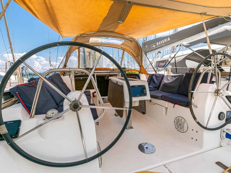 Segelboot mit oder ohne Skipper Dufour mieten in Gouviá