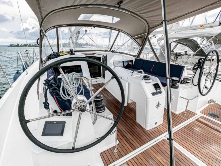Ein Jeanneau Sun Odyssey 440 mieten in Gouviá
