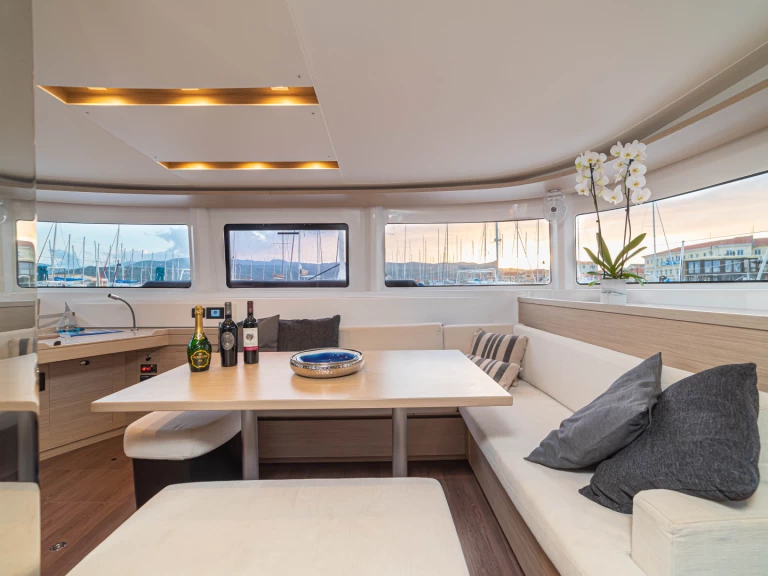 Boot mieten Lefkáda günstig Lagoon 46