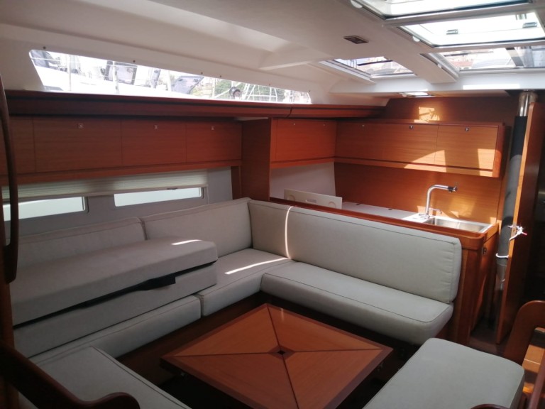 Ein Dufour Dufour 520 Grand Large mieten in Milazzo