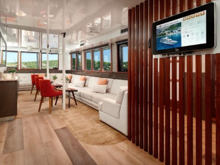 Bootsverleih  Motoryacht Queen Eleganza Split Samboat