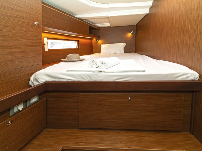 Ein Bénéteau Oceanis 51.1 mieten in Álimos