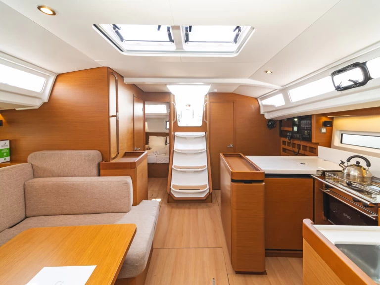 Ein Jeanneau Sun Odyssey 440 mieten in Skiathos