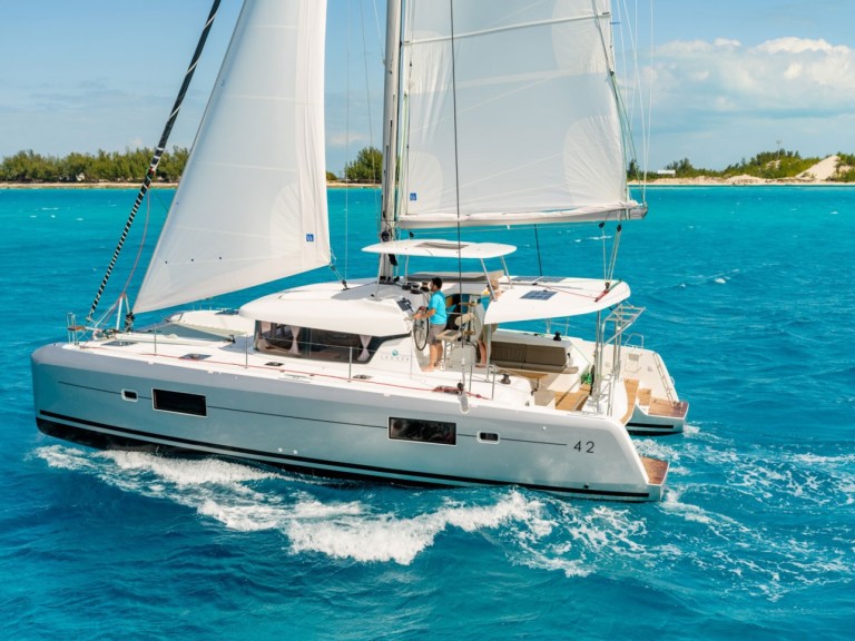 Boot mieten Olbia günstig Lagoon 42