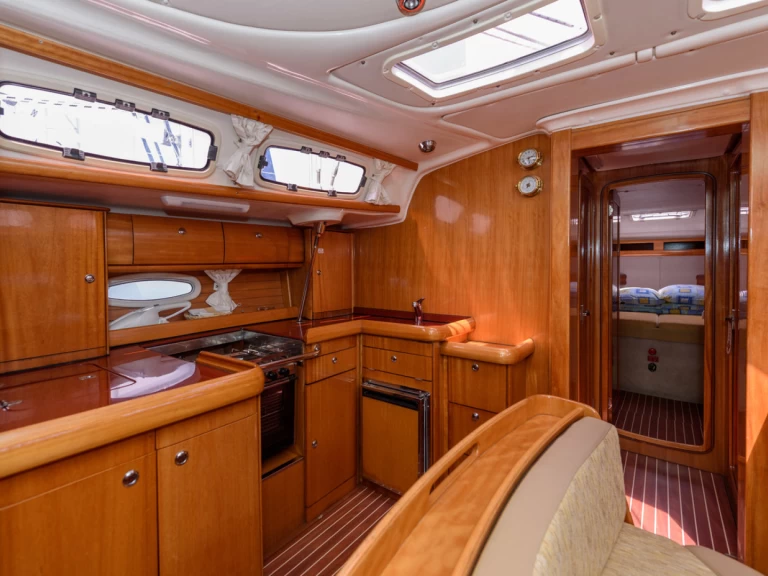 Ein Bavaria Cruiser 46 mieten in Trogir