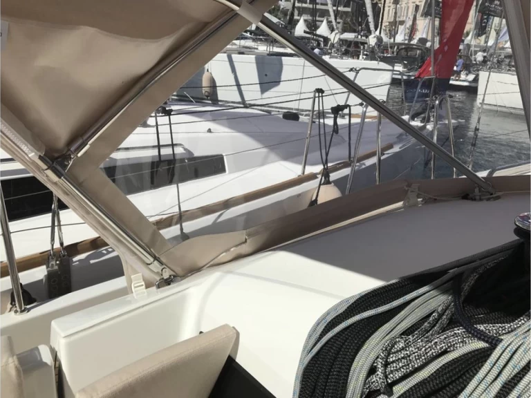 Ein Jeanneau Sun Odyssey 440 mieten in Álimos
