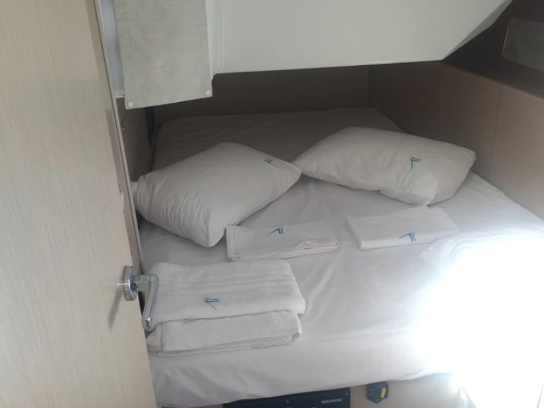 Ein Bénéteau Oceanis 40.1 mieten in Álimos