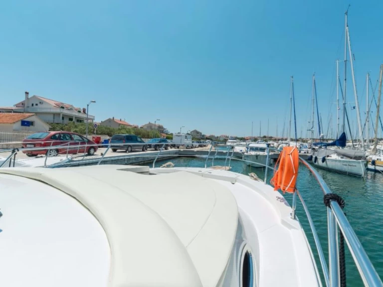 YachtCharter in Jezera - Sas Vektor ADRIANA 36 auf SamBoat