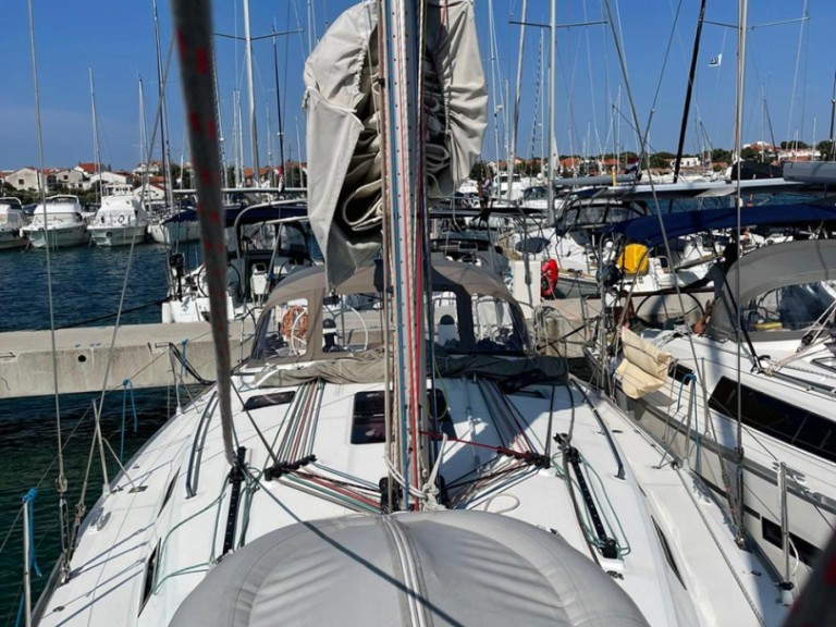 Ein Bavaria Cruiser 40 S mieten in ACI Marina Jezera