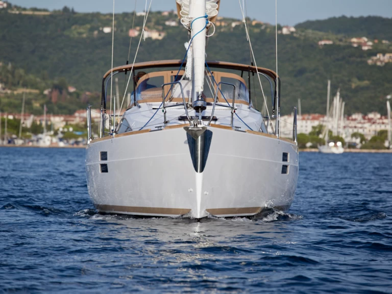 Ein Elan Impression 35 mieten in Kaštela