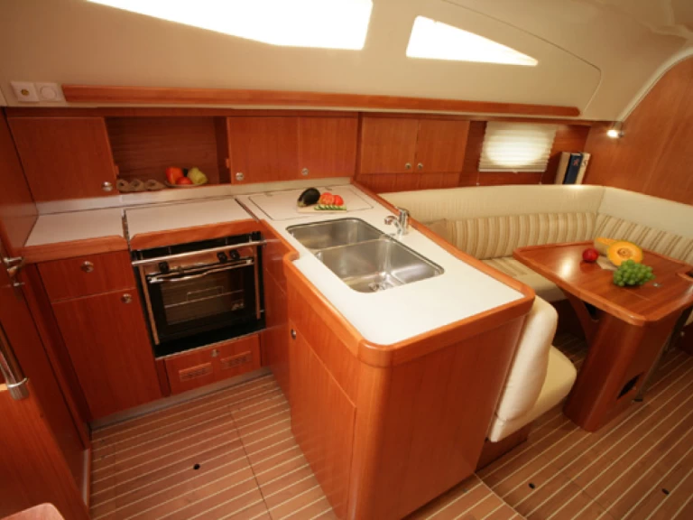 Ein Elan Impression 344 mieten in Primošten