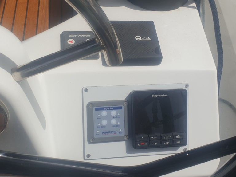Ein Jeanneau Sun Odyssey 410 Performance - New sail mieten in Tropea