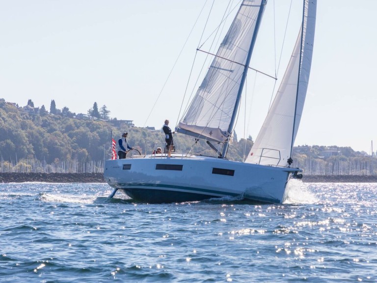 Ein Jeanneau Sun Odyssey 440 mieten in Kaštela