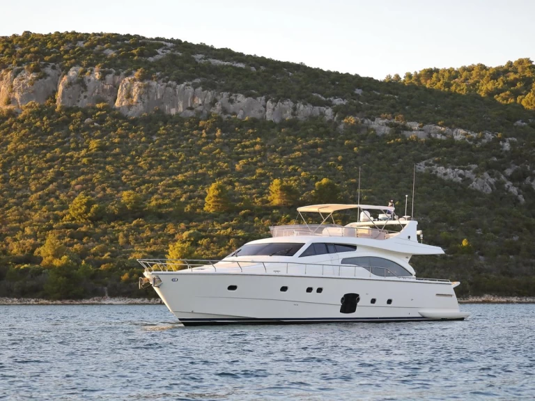 Ein Ferretti Ferretti Yachts 681 mieten in Split
