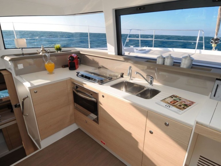 Ein Bali Catamarans Bali 4.1 mieten in Marsh Harbour