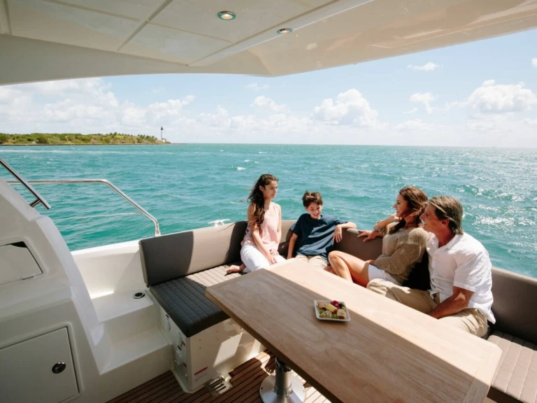 Vermietung Motorboot Jeanneau mit Führerschein