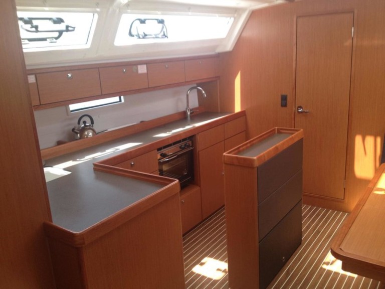 YachtCharter in Álimos - Bavaria Cruiser 46 auf SamBoat