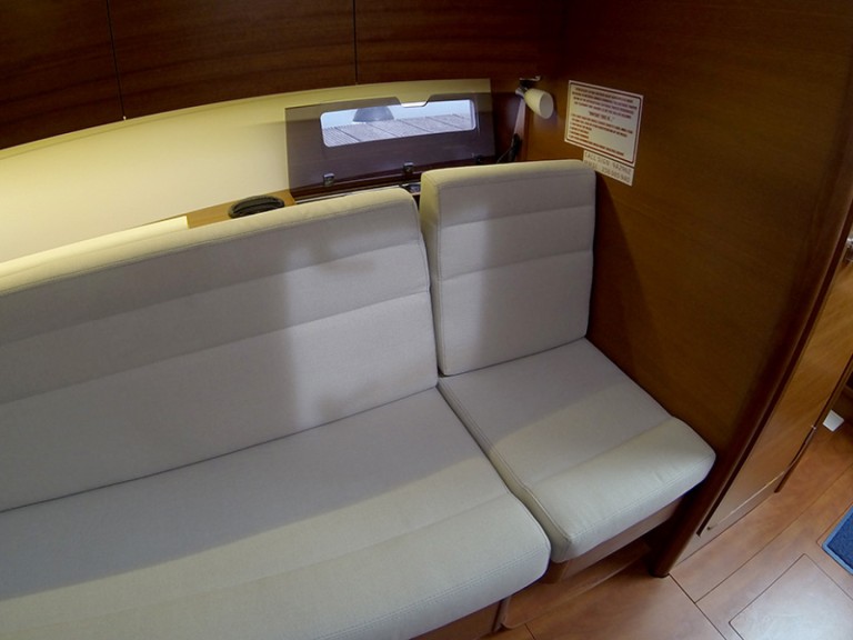 Ein Dufour Dufour 350 Grand Large mieten in Šibenik