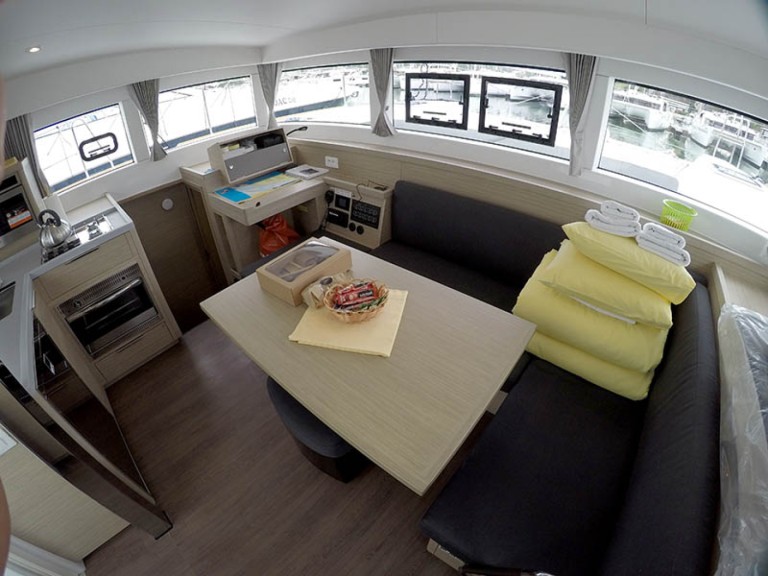 YachtCharter in Šibenik - Lagoon Lagoon 40 auf SamBoat