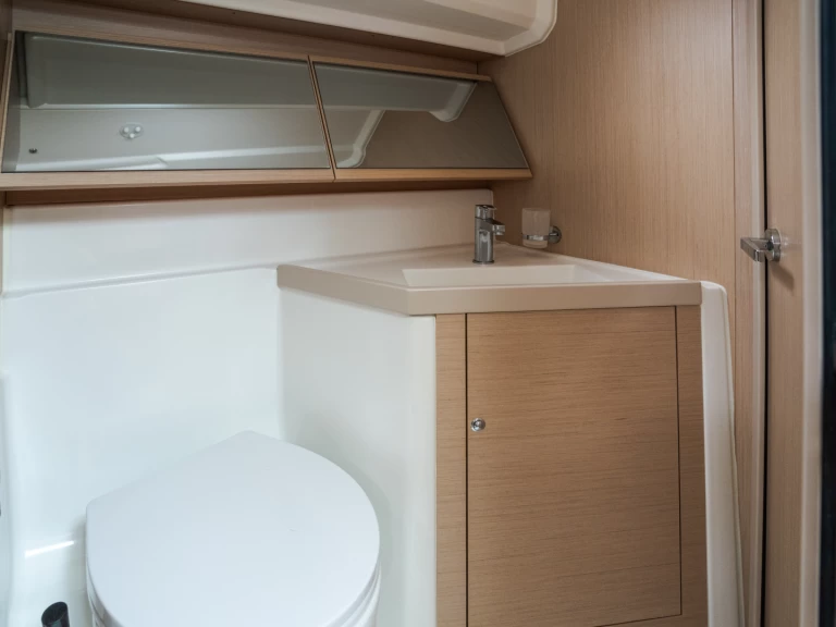 Ein Bénéteau Oceanis 40.1 mieten in Castiglioncello