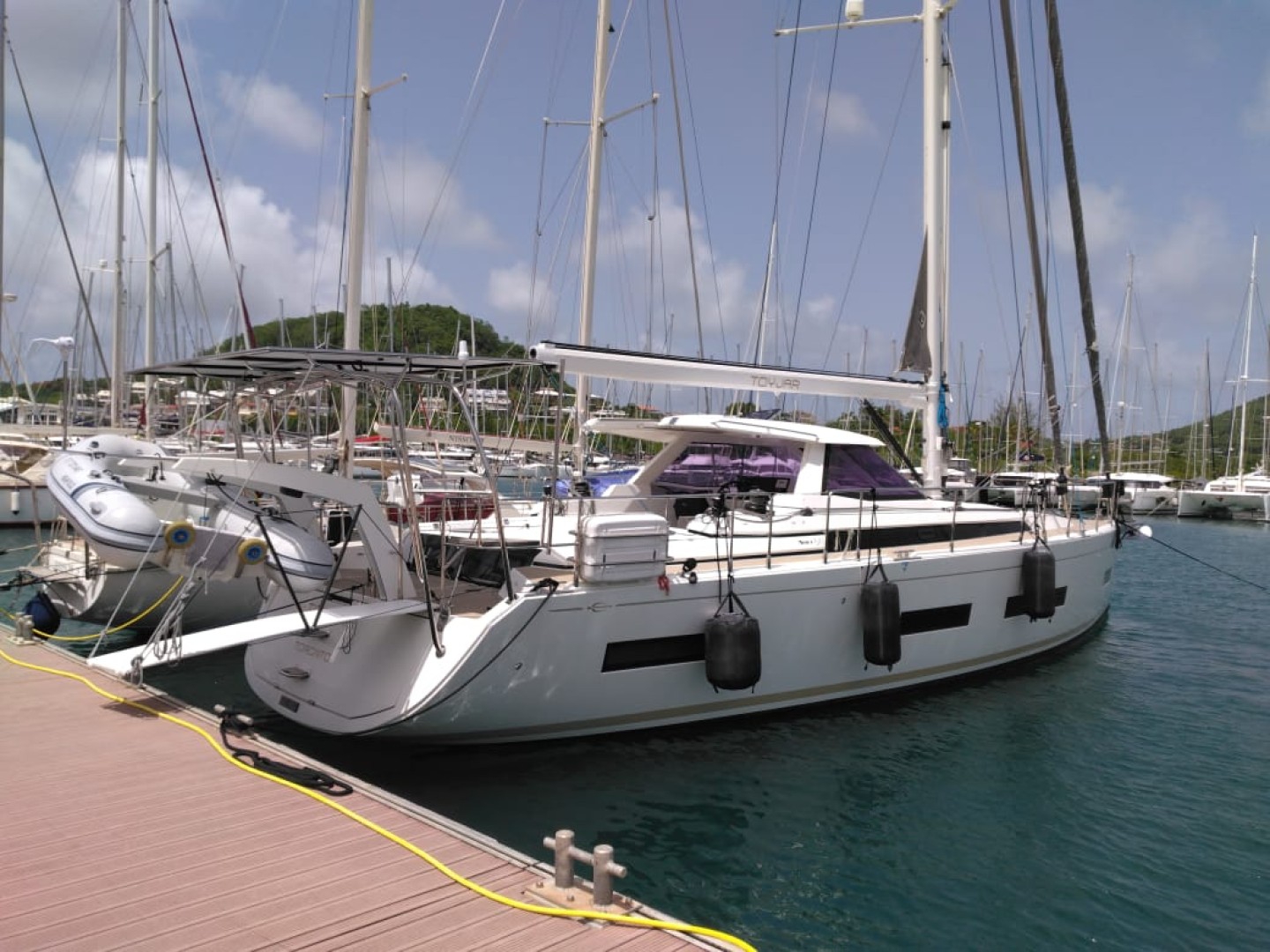 Mieten Sie ein Segelboot Amel 50 Marina Bas du Fort (HAKU) SamBoat