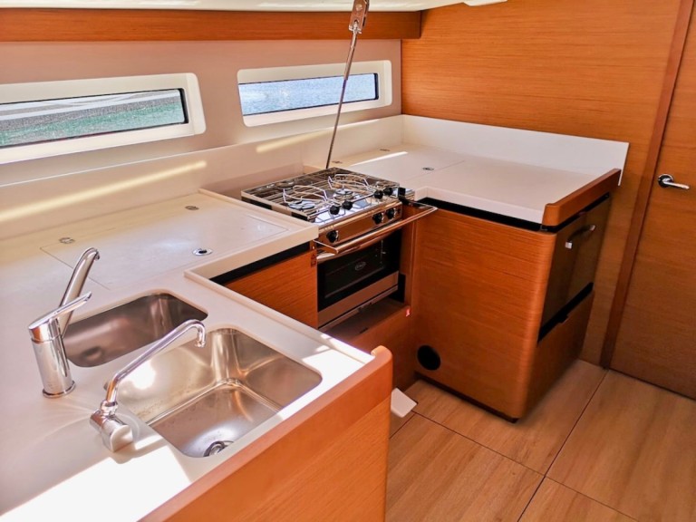 YachtCharter in Šibenik - Jeanneau Sun Odyssey 490 auf SamBoat