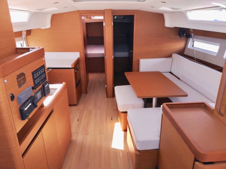 Ein Jeanneau Sun Odyssey 490 mieten in Šibenik