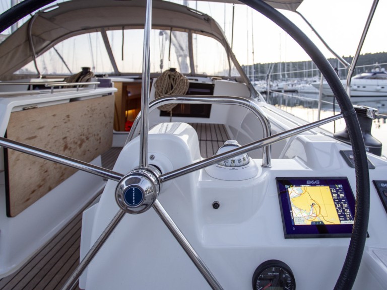Ein Dufour Dufour 412 Grand Large mieten in Pula