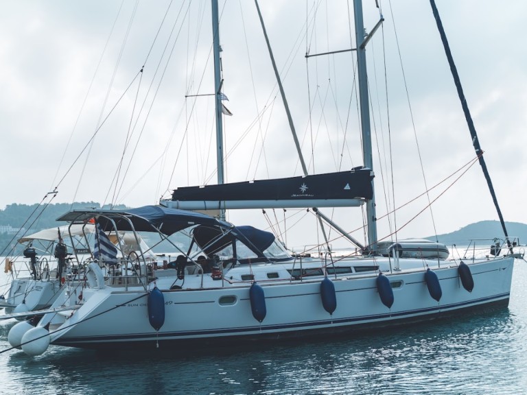 Ein Jeanneau Sun Odyssey 49i mieten in Deme of Volos