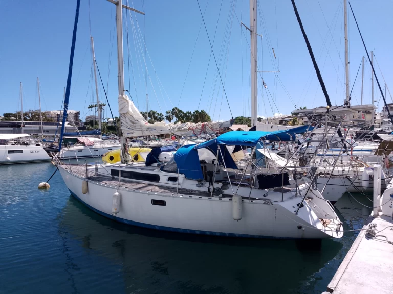 Ein Bénéteau First 38 S mieten in Bas du Fort