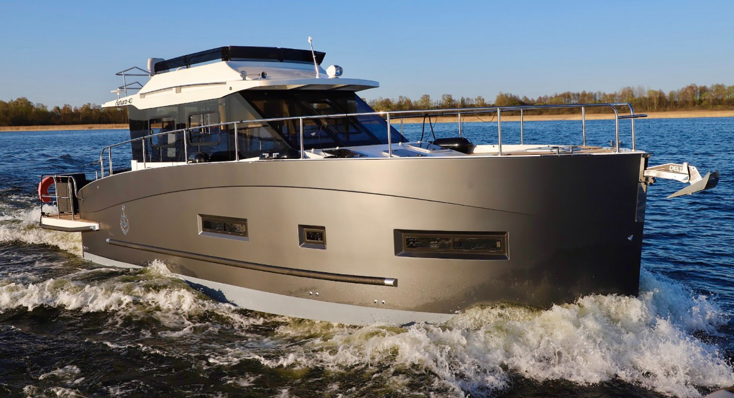 Mieten Sie ein Motorboot Cobra Futura 40 Górkło | SamBoat