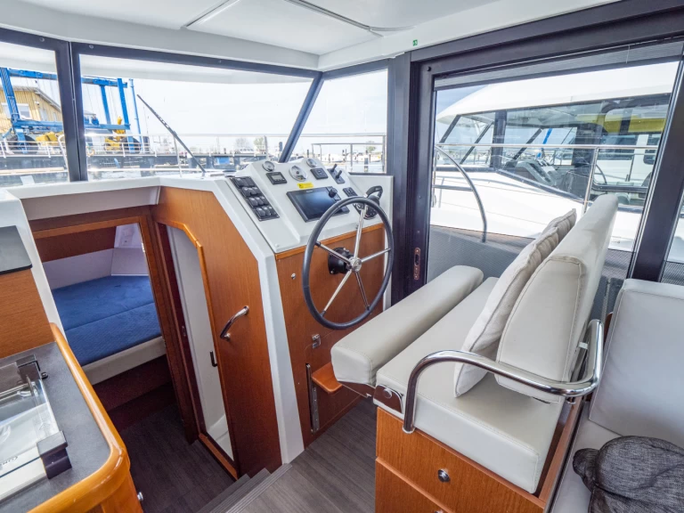 Hausboot mit oder ohne Skipper Bénéteau mieten in Waren (Müritz)