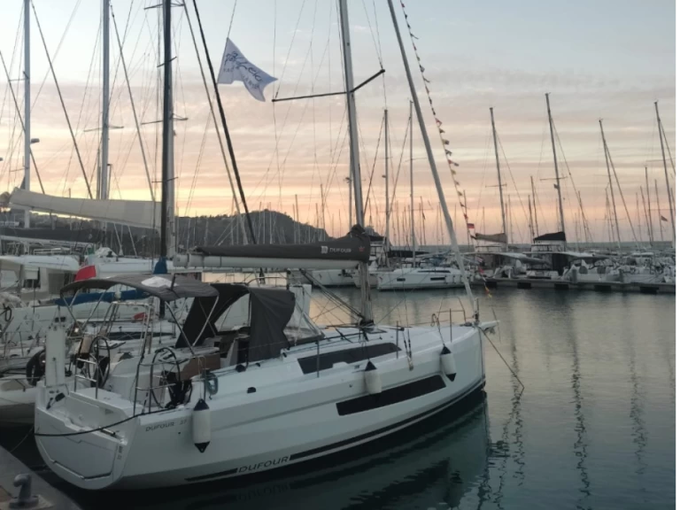 Ein Dufour Dufour 37 mieten in Furnari