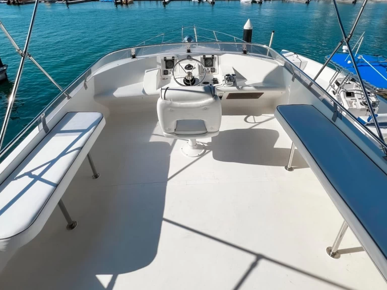 Ein Azimut Azimut 58 mieten in Dubai Marina