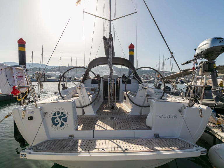 Ein Hanse Hanse 315 mieten in Baiona