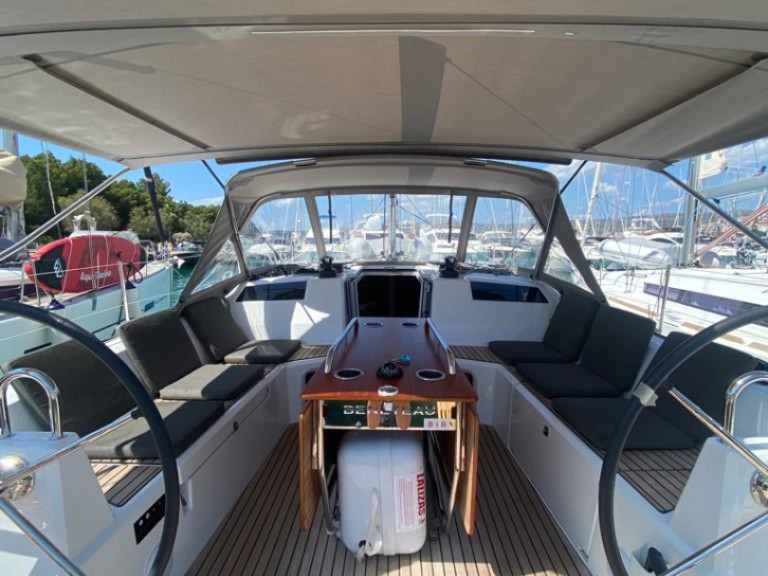 Segelboot mieten in Rogoznica zum besten Preis