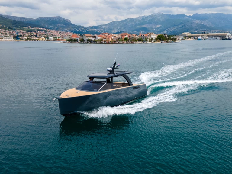 Bootsverleih Colnago 38 Cabin Split Samboat