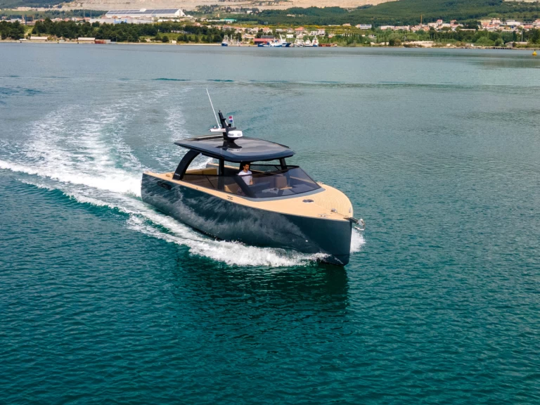 Motorboot mit oder ohne Skipper Colnago mieten in Split