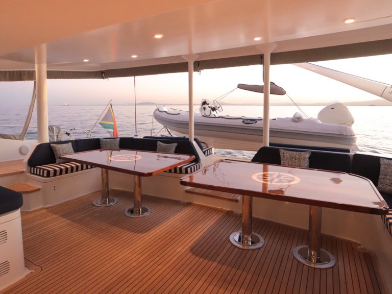 Ein Two Oceans Marine Balance 760 mieten in Palaio Faliro