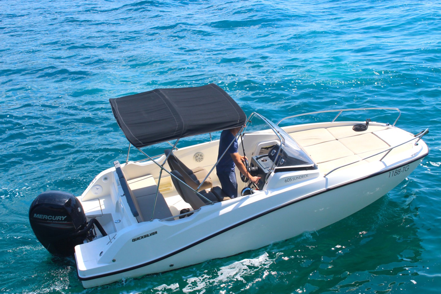Mieten Sie ein Motorboot Quicksilver Activ 605 Sundeck Vinisce | SamBoat