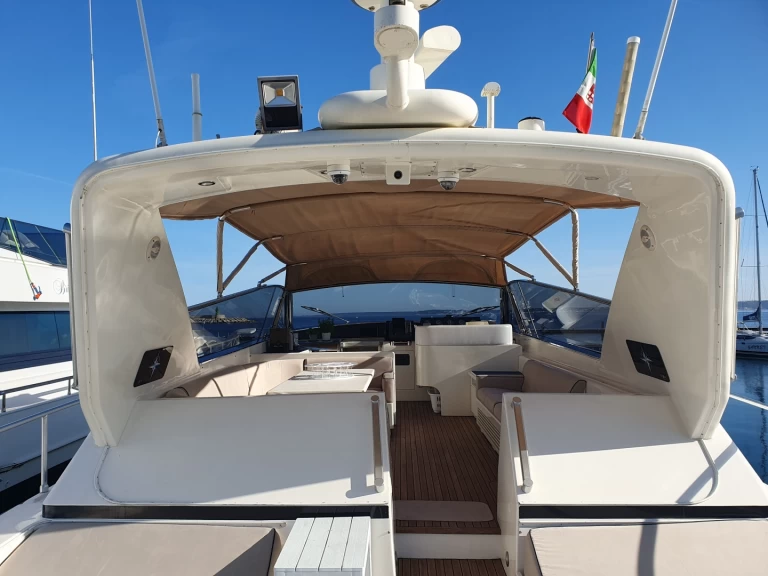 Ein Leopard Leopard 23 Sport mieten in Gallipoli