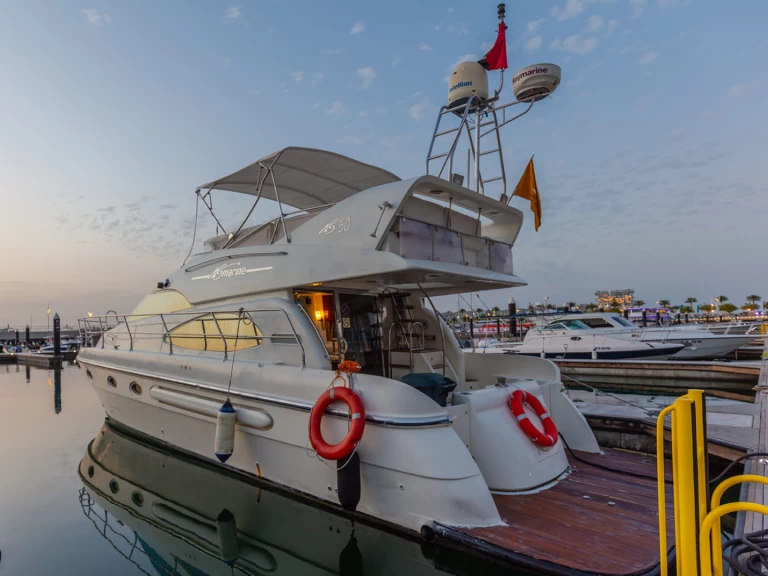 Ein ROYAL 50 mieten in Dubai Marina