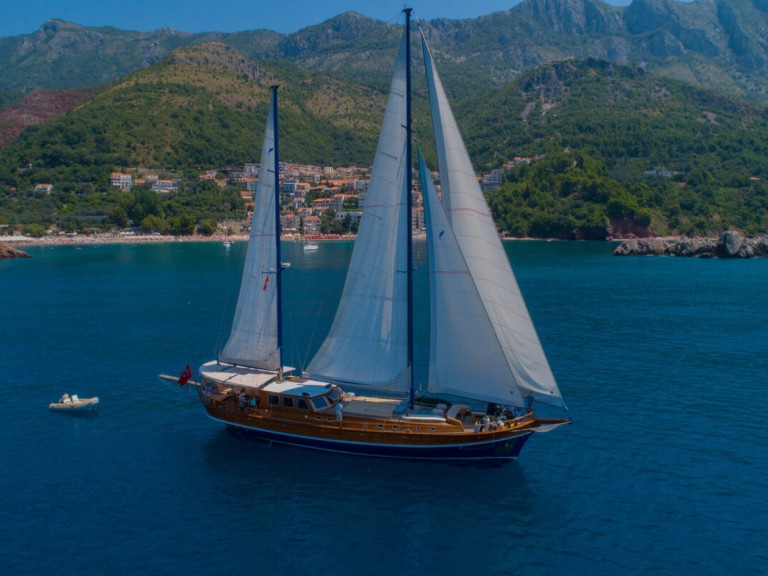Segelboot mit oder ohne Skipper Custom Made mieten in Tivat