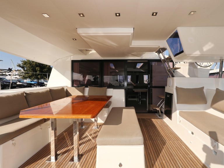 Ein Fountaine Pajot Saba 50 mieten in Trogir