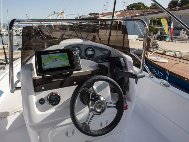 YachtCharter in Lumbarda - Bluline 19 auf SamBoat