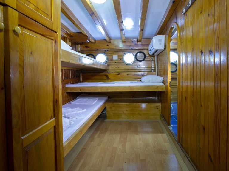  Gulet Artemis mieten Salamína