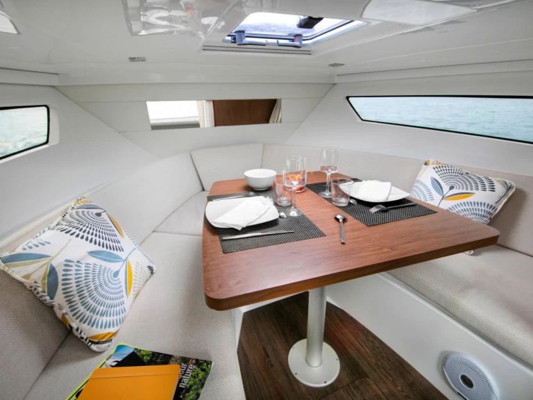 YachtCharter in Port du Lavandou - Jeanneau Cap Camarat 9.0 WA auf SamBoat