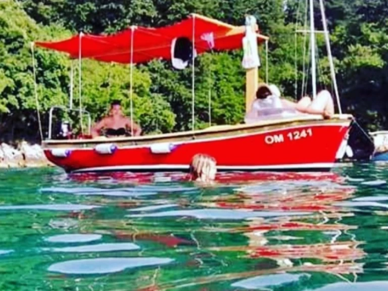 Motorboot mieten in Uvala Selce zum besten Preis